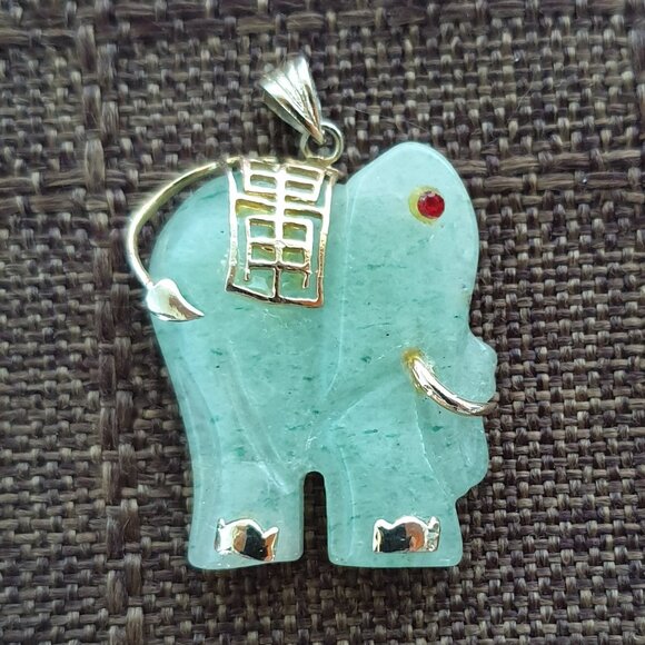 Vintage Genuine Pale Green Jade Elephant Amulet Pendant – Good Fortune Necklace - Picture 6 of 9